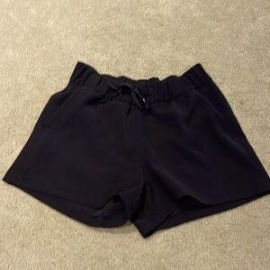 Lululemon shorts size 4